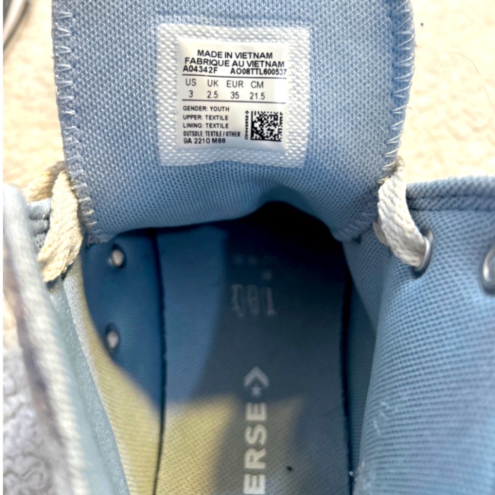 Converse Chuck Taylor All Star High 'Clouds' sneakers. - Picture 4 of 5